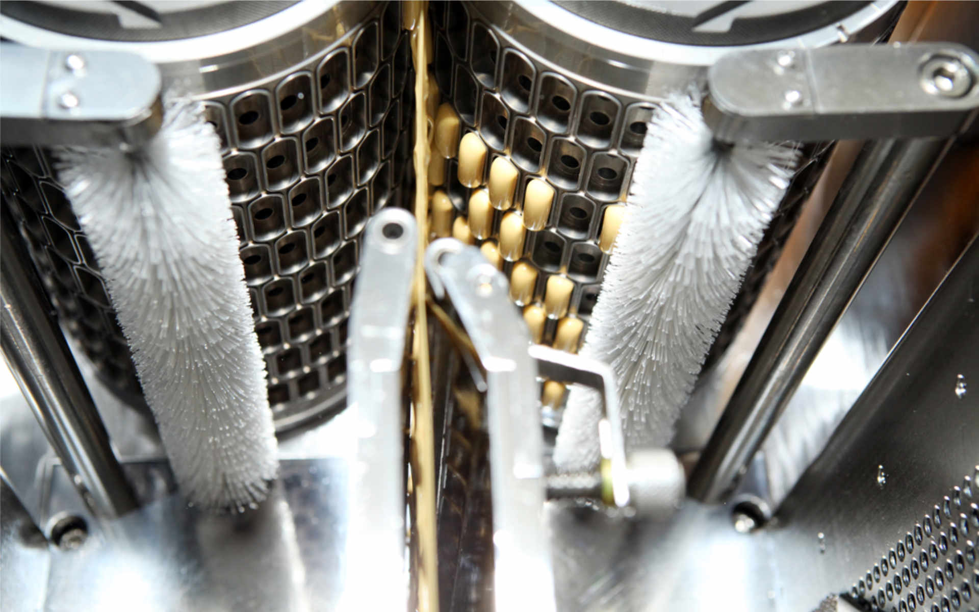 Netkané utěrky součástí samotné výroby